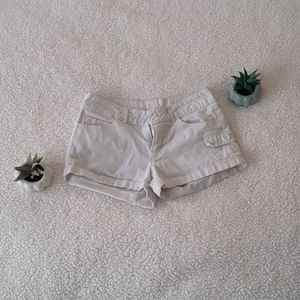 White/cream shorts